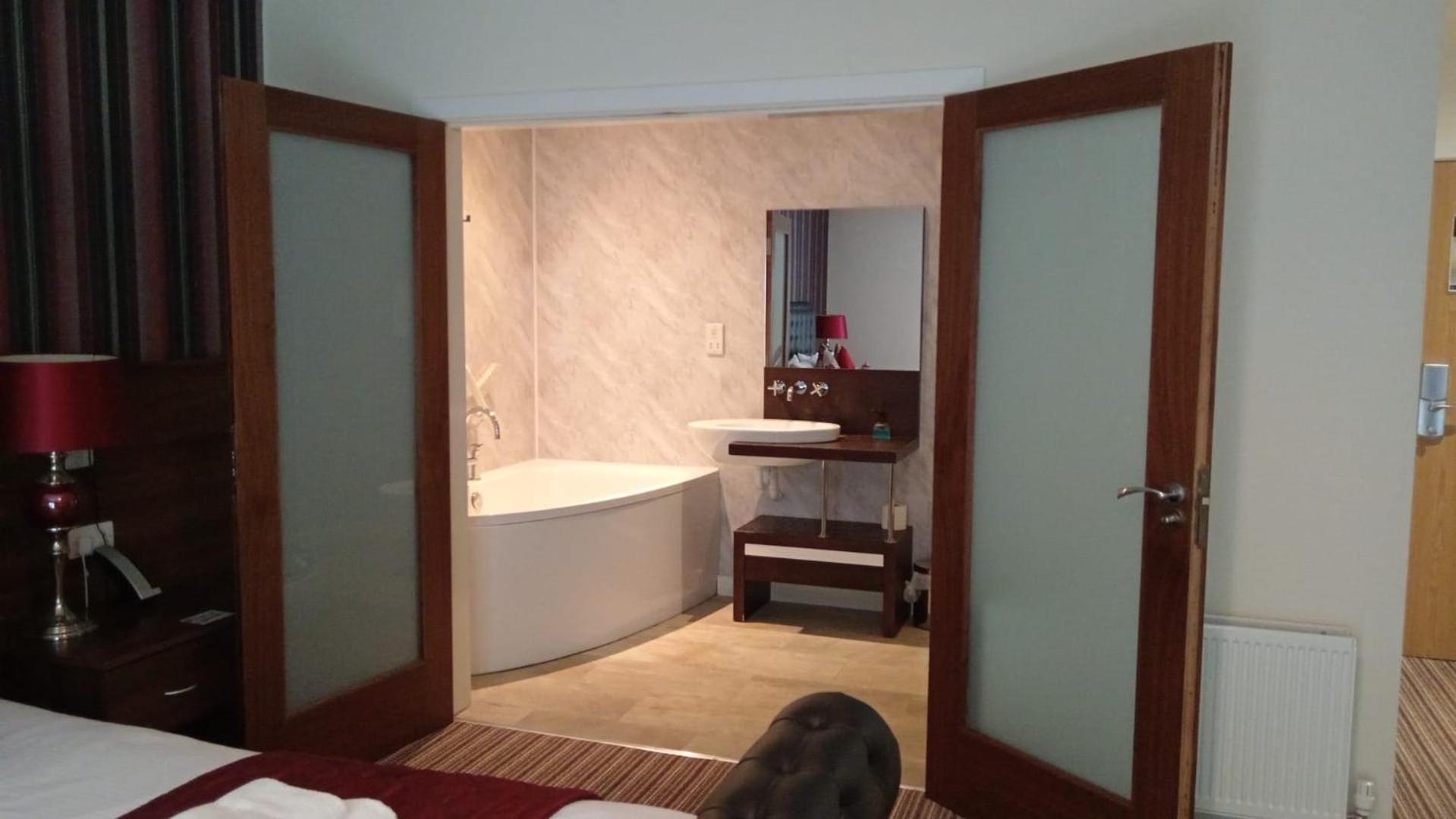 The Hedges Hotel Stranocum Bagian luar foto